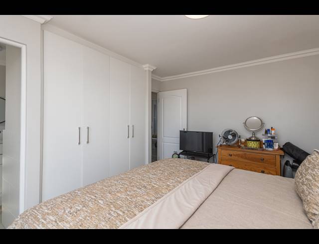 2 BEDROOM TOWNHOUSE SOLD IN SUNNINGDALE